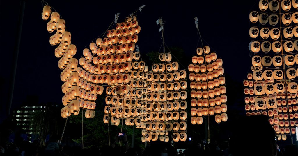 秋田県の竿燈まつり